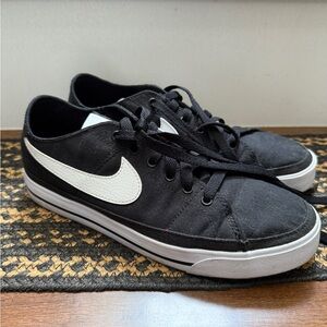 Nike Black and White Skateboarding Sneakers